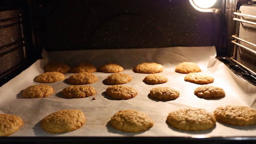 colocarlas-en-papel-vegetal-en-el-horno-previamente-calentado-a-180-grados-unos-25-minutos