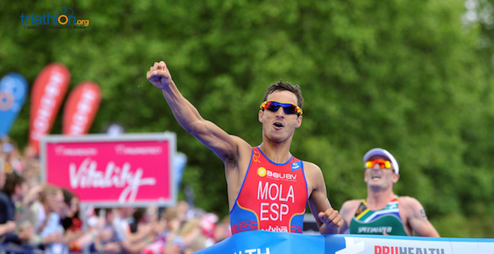 Mario Mola vuela en la Serie Mundial Triatlon London