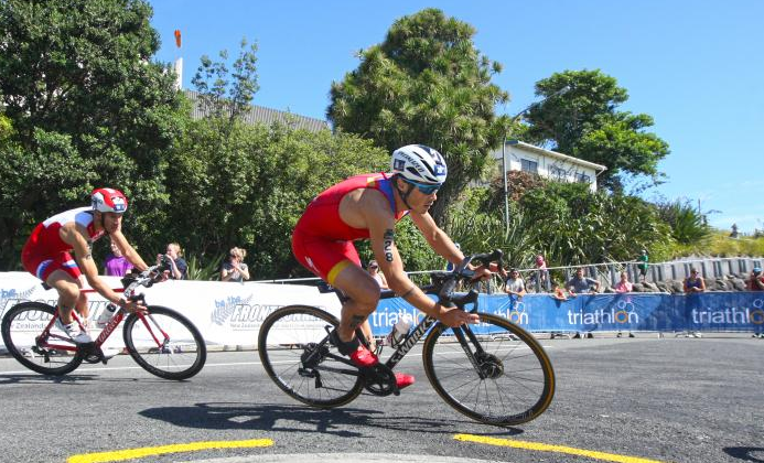 Gómez Noya, épico retorno en la Serie Mundial Triatlon Bermuda