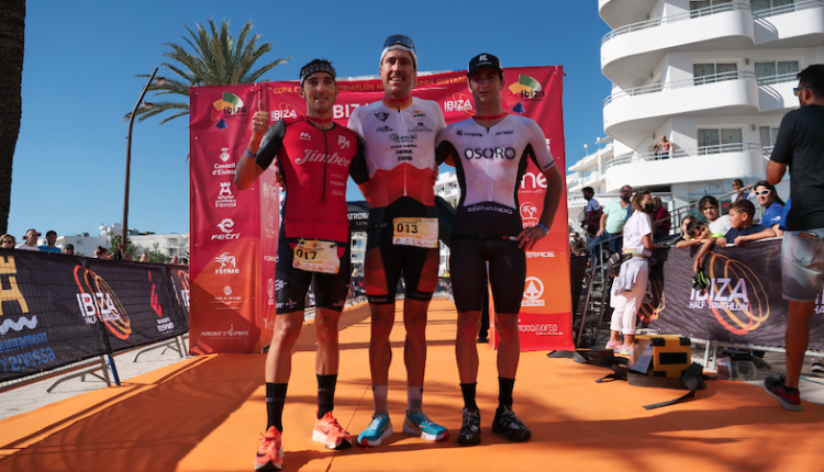 Emilio Aguayo y Helene Alberdi vencen el Ibiza Half Triathlon