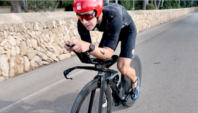 Salta la banca en el Triatlon, Collin Chartier CAZADO